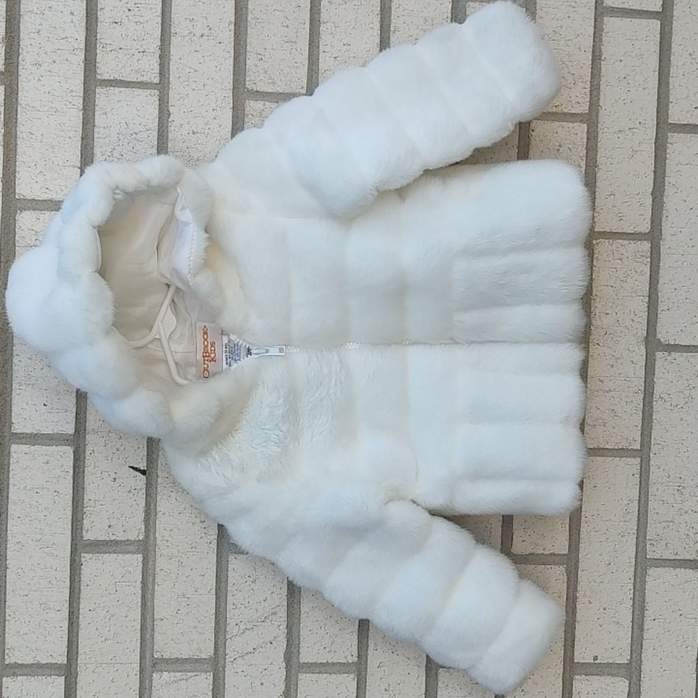 White Coat/Fur*